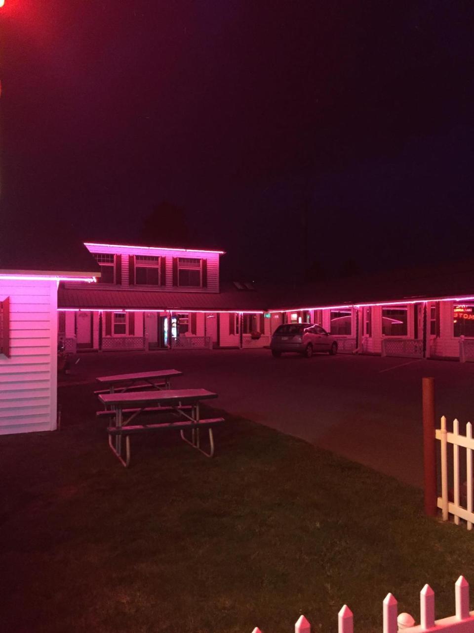 Trail Riders Motel Granby Exterior photo